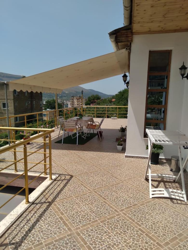 Sara Guesthouse Berat Buitenkant foto