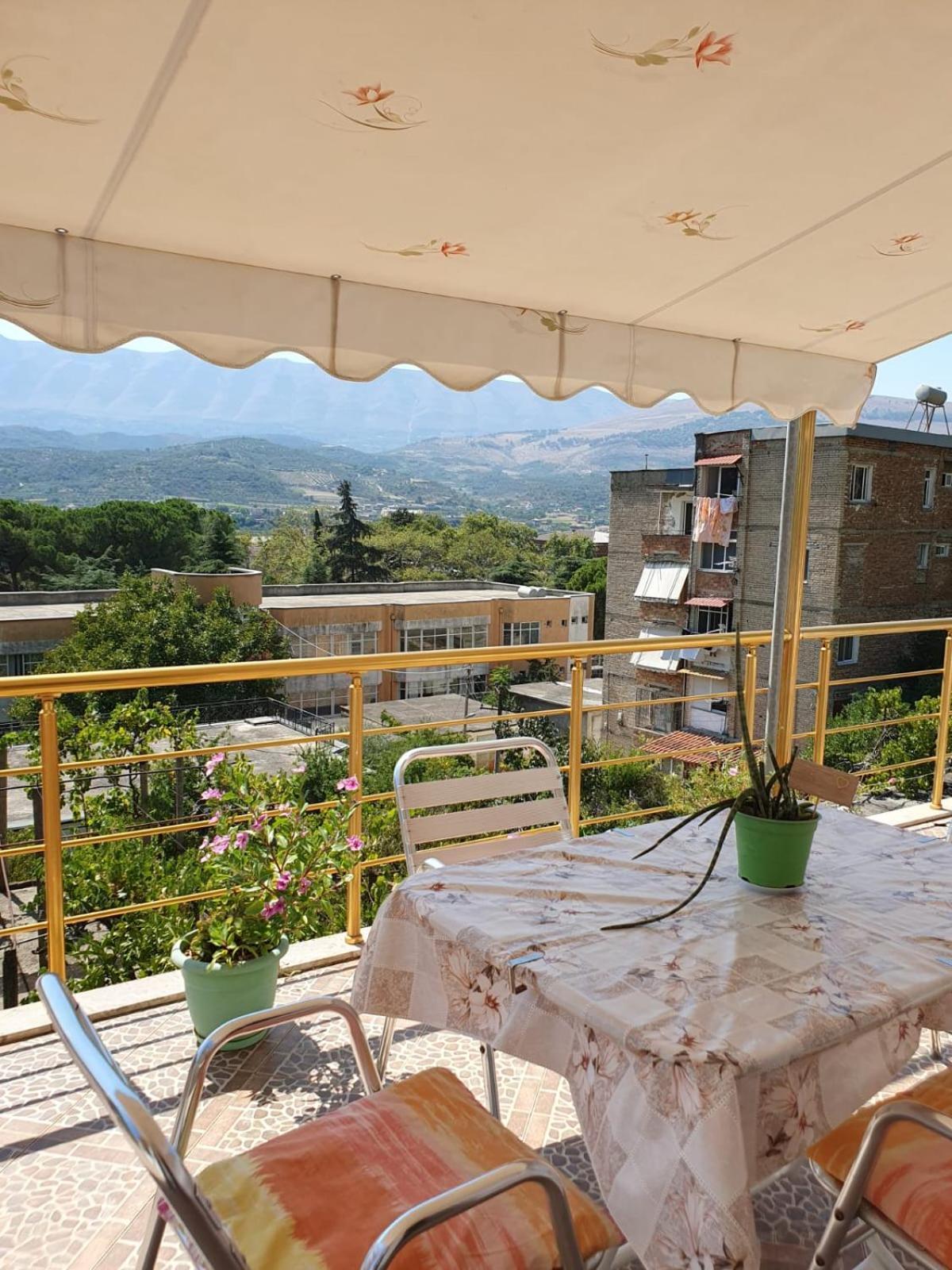 Sara Guesthouse Berat Buitenkant foto