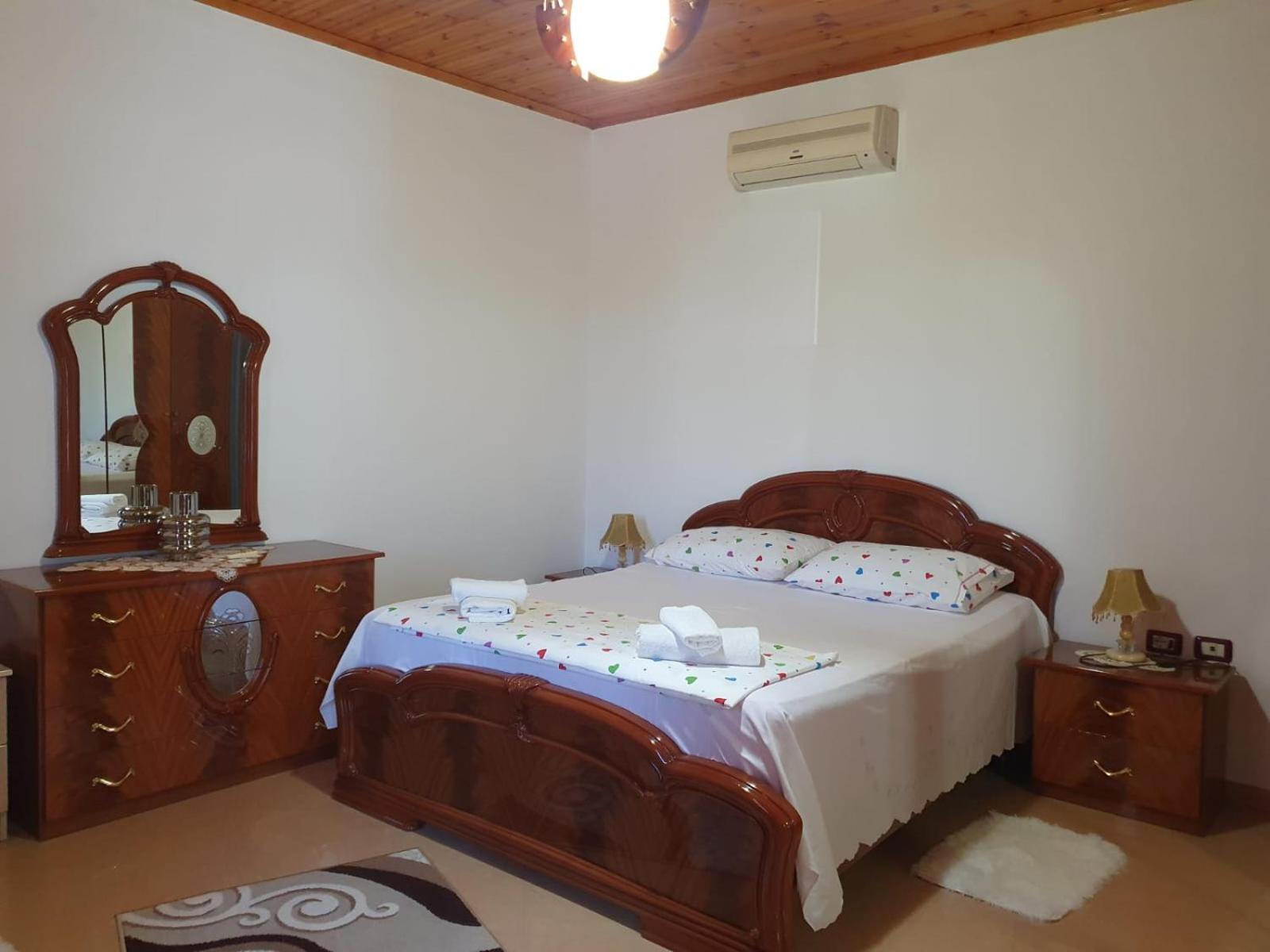 Sara Guesthouse Berat Buitenkant foto