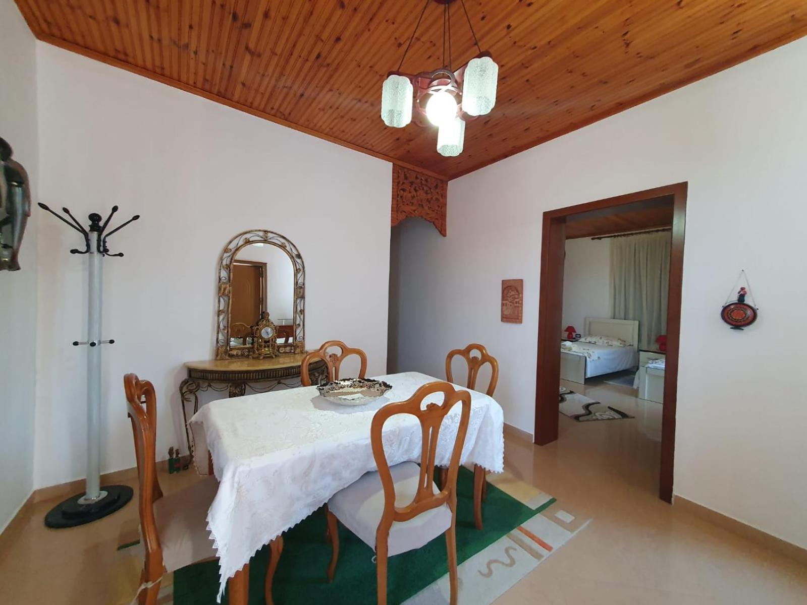 Sara Guesthouse Berat Buitenkant foto