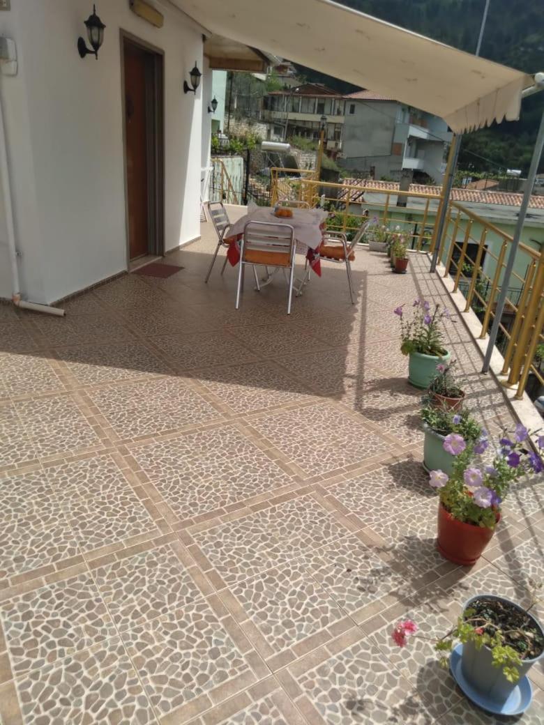 Sara Guesthouse Berat Buitenkant foto