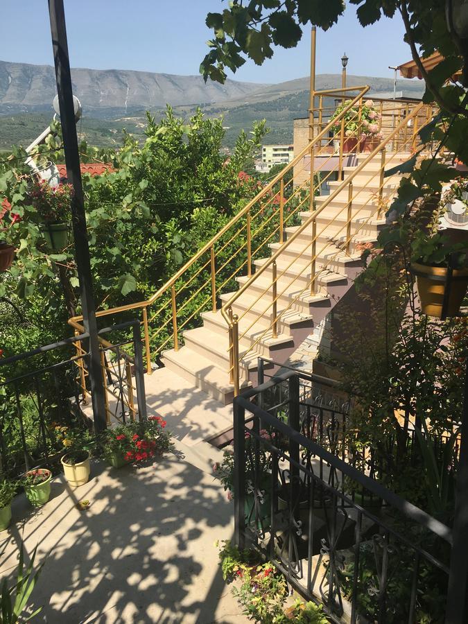 Sara Guesthouse Berat Buitenkant foto